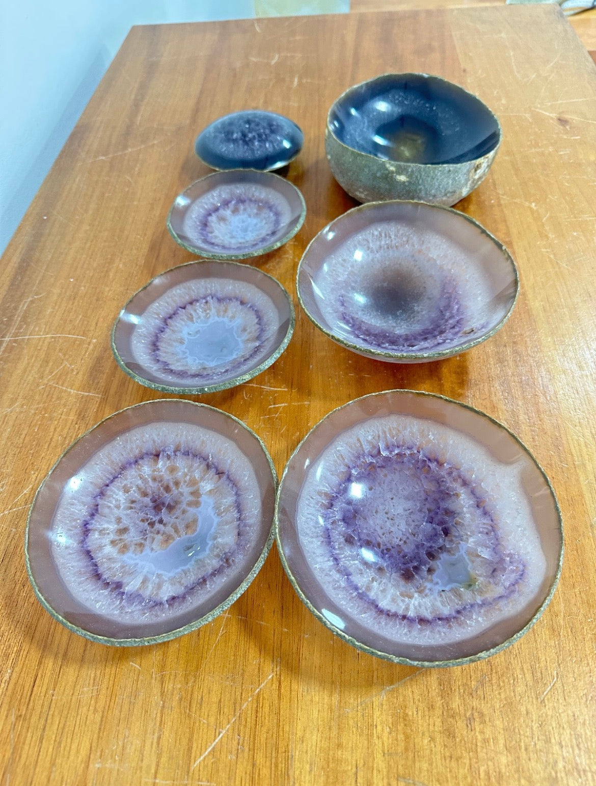 Bowls em Pedras Naturais com Acabamento Dourado