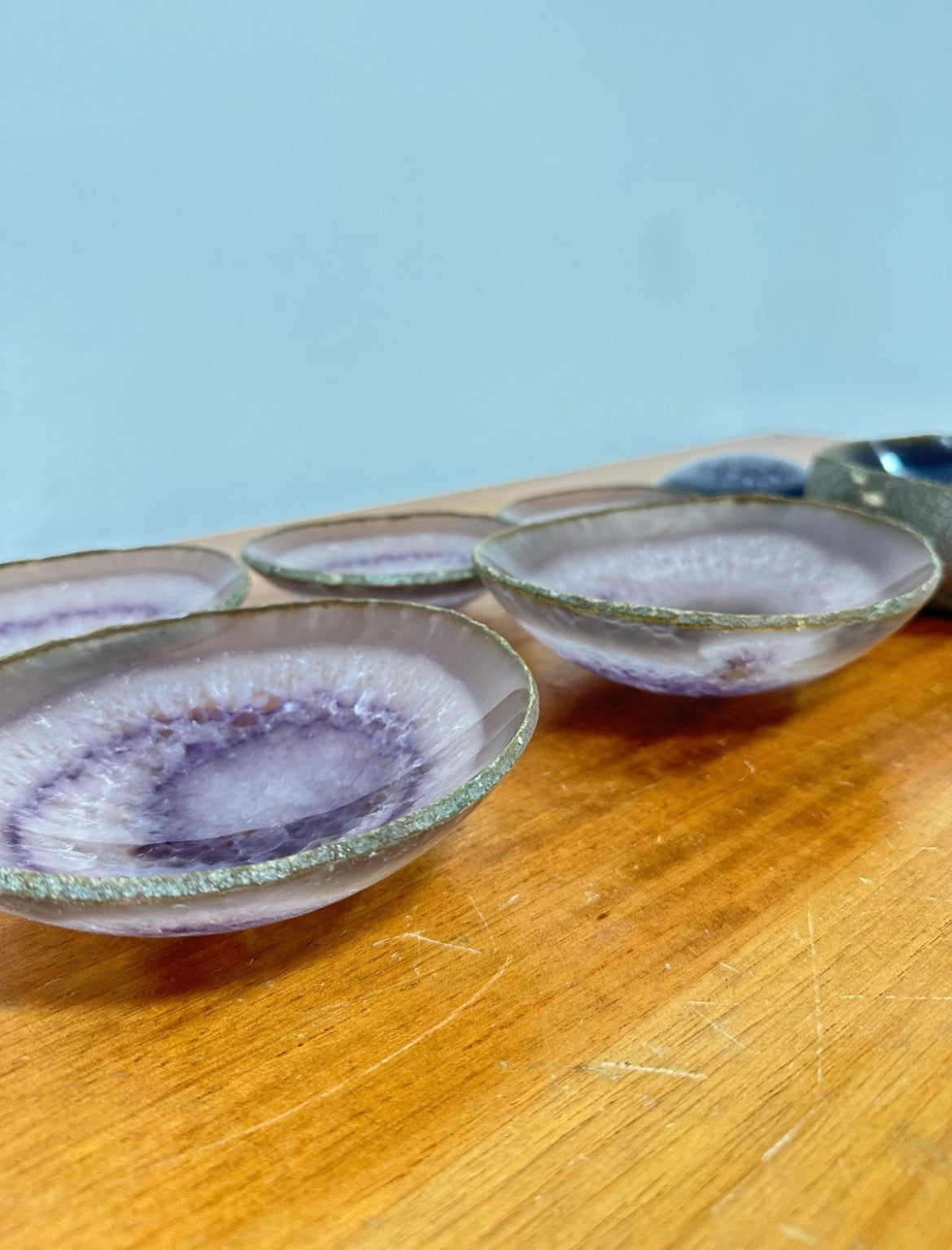 Bowls em Pedras Naturais com Acabamento Dourado