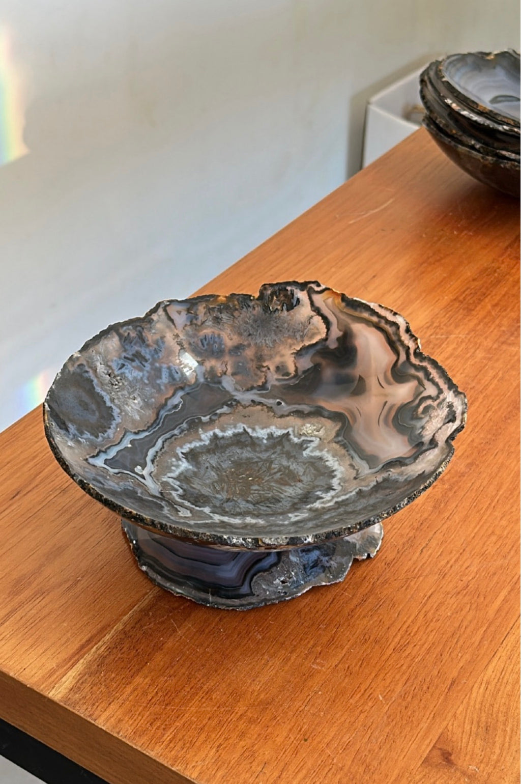 Fruteira Luxo de Ágata Natural com Pedestal Dourado