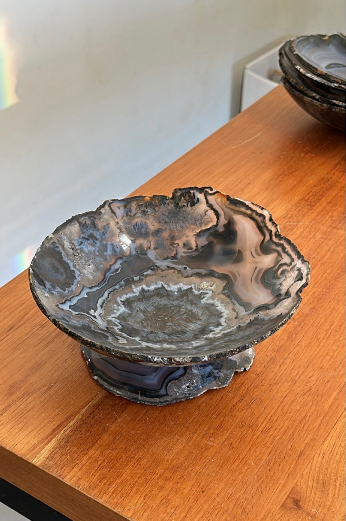 Fruteira Luxo de Ágata Natural com Pedestal Dourado